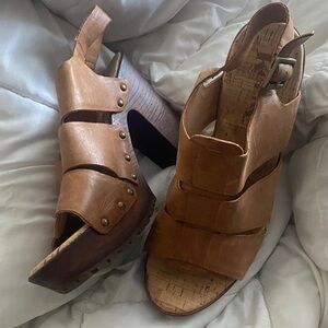 Stylish Tan Leather Women's Sandals